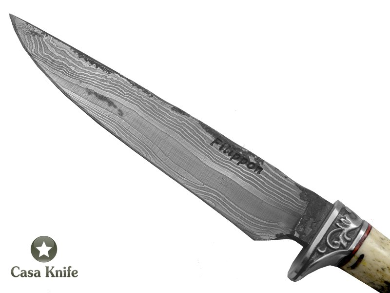 Adelar Filippon faca para colecionador forjado em aço damasco linear. Empunhadura em Chifre de Cervo, 27 cm