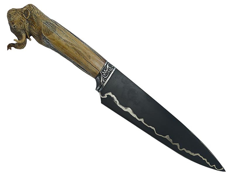 Faca para colecionador Montecristo forjado em aço Go Mai, 3 barras com aço 1070 e 2 inox 304. Empunhadura em Chifre de Cervo Esculpido, 32 cm