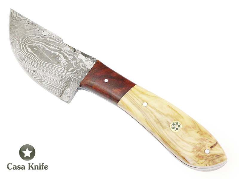 Faca Skinner para colecionador forjado em Aço Damasco. Empunhadura em Oliveira, 21 cm