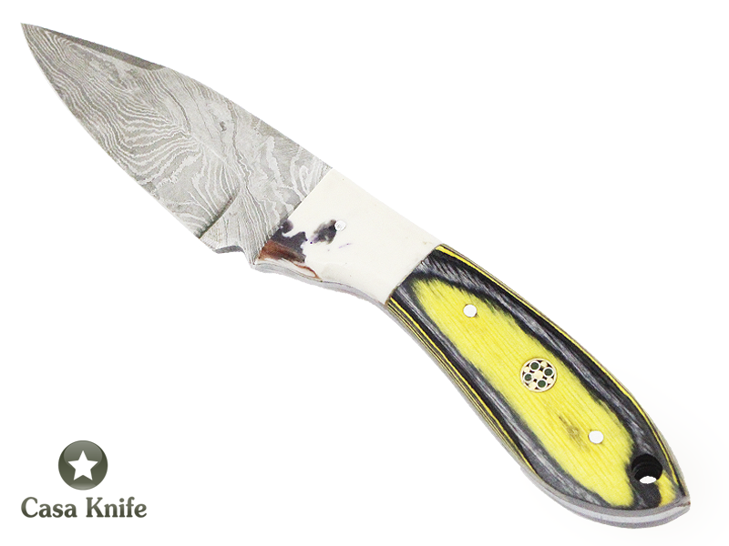 Faca Skinner para colecionador forjado em Aço Damasco. Empunhadura em Pakawook, 21 cm