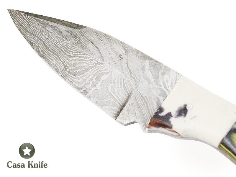 Faca Skinner para colecionador forjado em Aço Damasco. Empunhadura em Pakawook, 21 cm