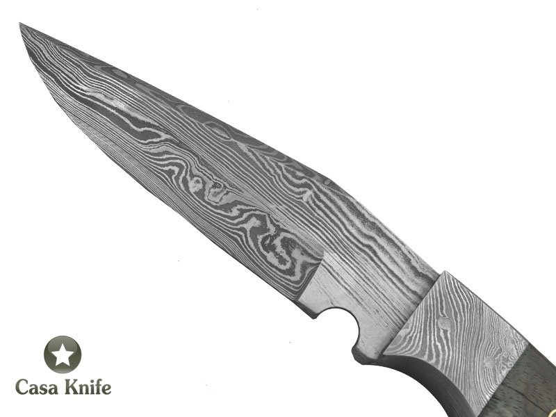 Faca Skinner para colecionador forjado em aço damasco. Empunhadura em Radica de Roseria, 23 cm