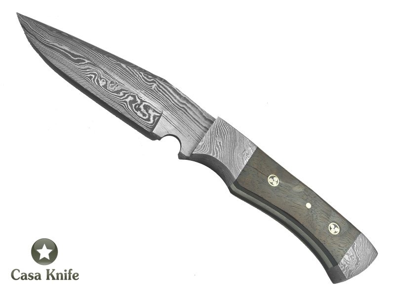Faca Skinner para colecionador forjado em aço damasco. Empunhadura em Radica de Roseria, 23 cm