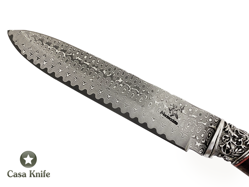 Monte Cristo Faca para colecionador forjada em aço damasco 15N20 / 1095 / 58 HCR / 288 camadas. Empunhadura em Radica de Roseira, 29 cm