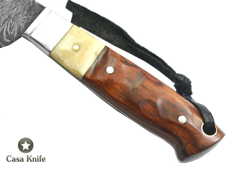 Montecristo Faca Cheff para colecionador forjada em aço damasco.Empunhadura em Mogno com Osso de Búfalo, 30 cm