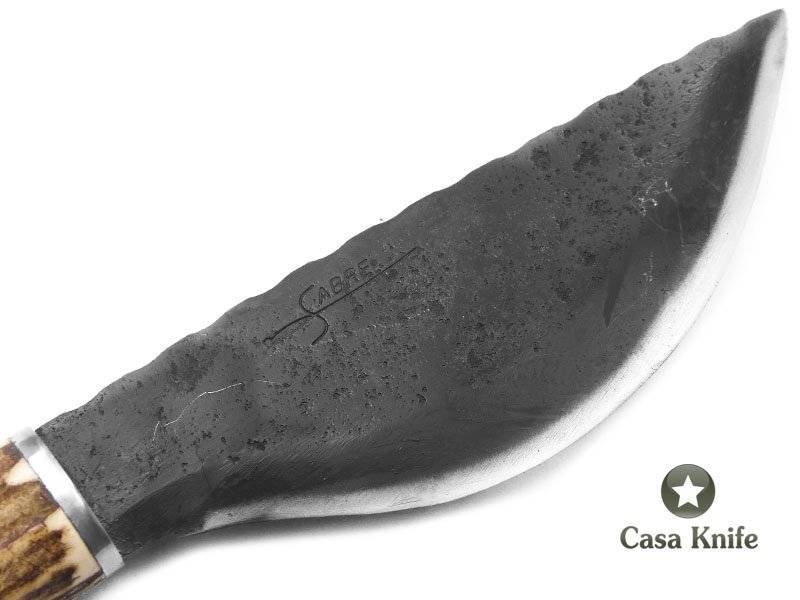 Sabre faca para correar em aço 1080 oxidado com empunhadura em chifre de cervo esculpido 29 cm
