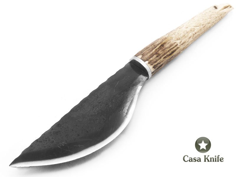 Sabre faca para correar em aço 1080 oxidado com empunhadura em chifre de cervo esculpido 29 cm