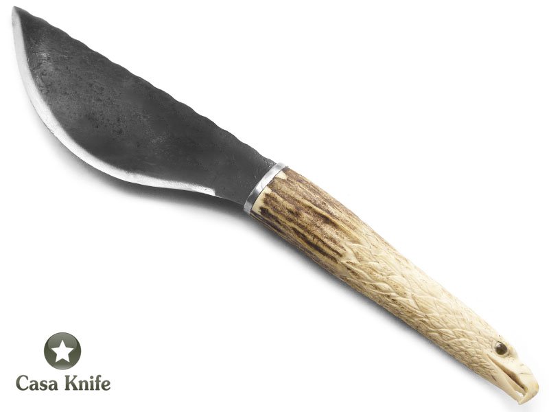 Sabre faca para correar em aço 1080 oxidado com empunhadura em chifre de cervo esculpido 29 cm