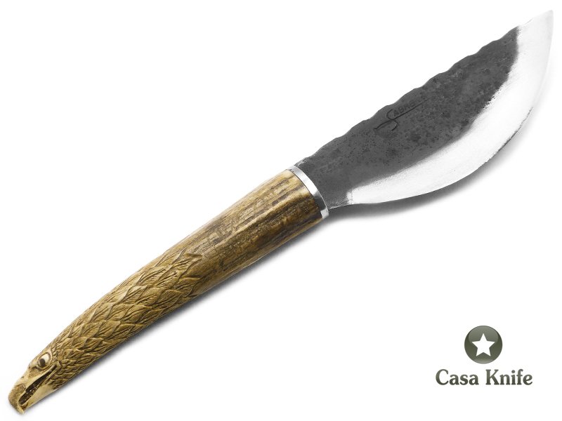 Sabre faca para correar em aço 1080 oxidado com empunhadura em chifre de cervo esculpido 29 cm