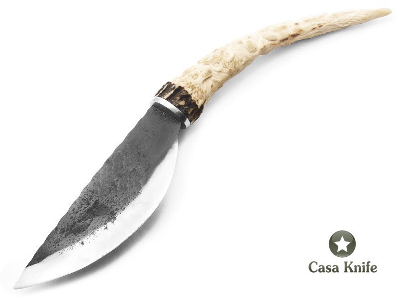 Sabre faca para correar em aço 1080 oxidado com empunhadura em chifre de cervo esculpido 30 cm